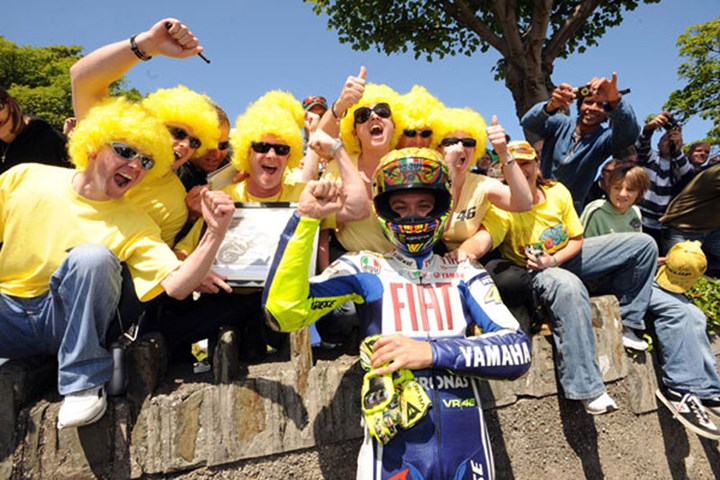 Rossi TT 2009 Yellow Wigs - click to enlarge