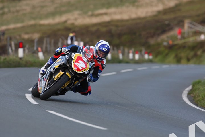 Keith Amor TT 2011 Superstock Guthries - click to enlarge