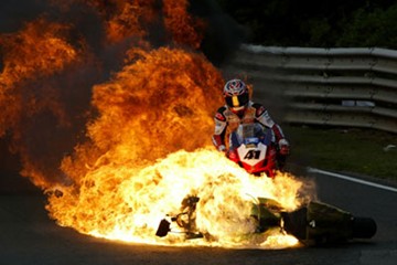Nitro Nori's warm up lap-Haga Fireball - click to enlarge
