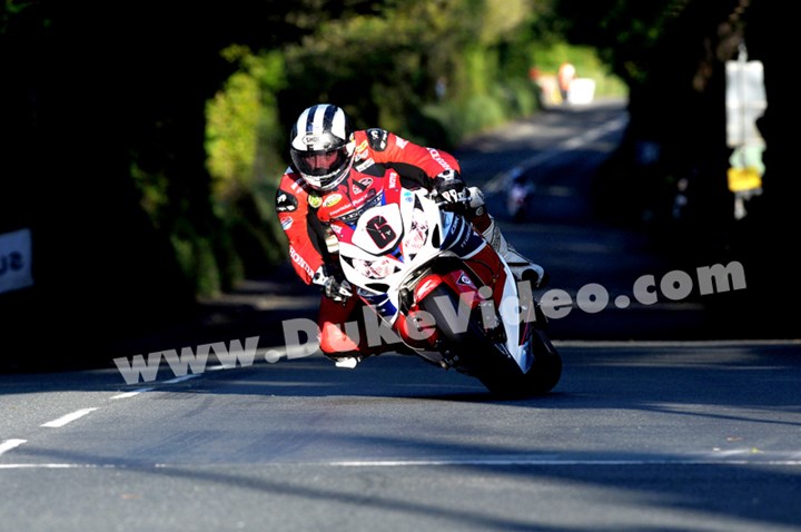 Michael Dunlop approaching Ballacraine TT 2013 - click to enlarge