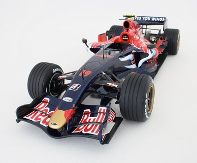 Scuderia Torro Rosso STR2 1/8 Limited Edition Model
