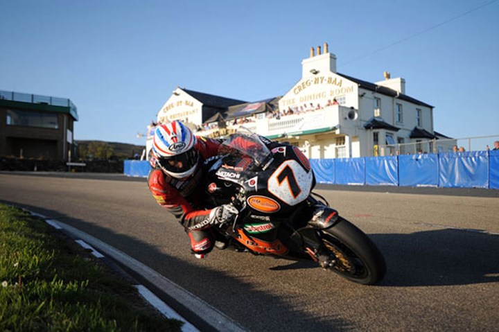 Steve Plater Creg Ny Baa Superbike Practice TT 2009   - click to enlarge