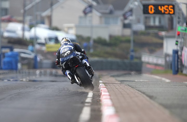 Michael Dunlop kicks up the gravel North West 200 2016 - click to enlarge