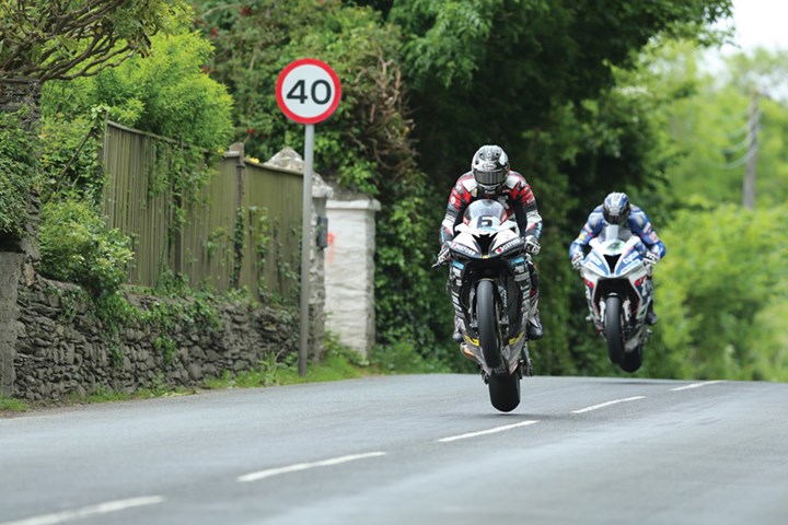 Michael Dunlop, Ian Hutchinson, TT 2016 - click to enlarge