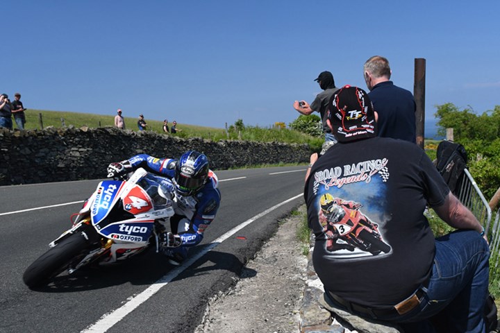 Ian Hutchinson, TT 2016 - click to enlarge