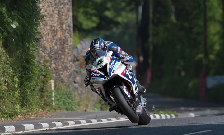 Ian Hutchinson, Greeba TT 2016 - click to enlarge