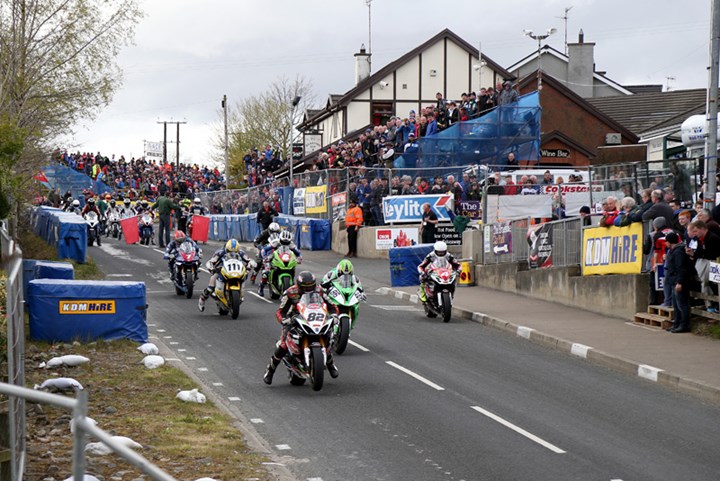 Cookstown 100 Feature Race start 2016 - click to enlarge