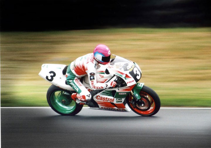 Steve Hislop Oulton Park 1994 - click to enlarge