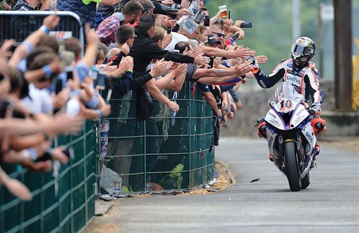 Senior race winner, Peter Hickman TT 2018 - click to enlarge