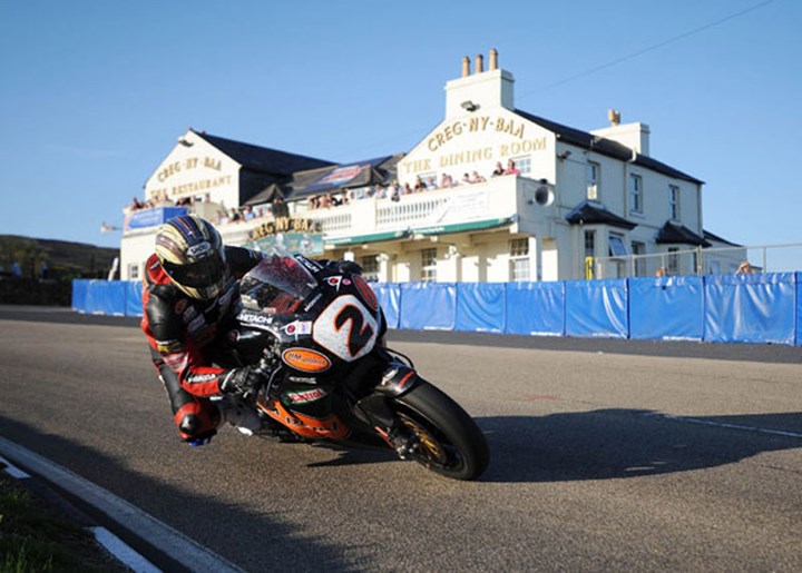 John McGuinness Creg Ny Baa Superbike Practice TT 2009  - click to enlarge