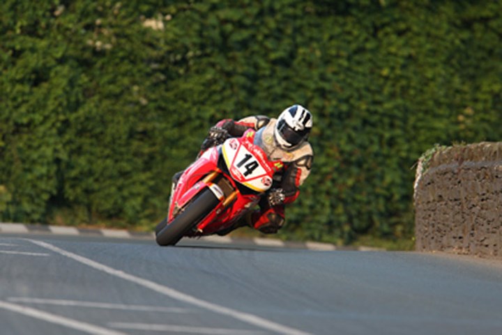 Michael Dunlop Greeba 2010 Thursday Practice - click to enlarge