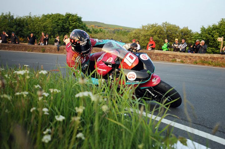 Conor Cummins Gooseneck TT 2010 5th Practice - click to enlarge