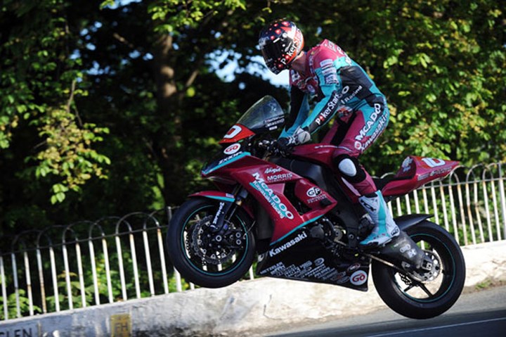 Conor Cummins (2) Superstock Ballaugh TT 2010 - click to enlarge