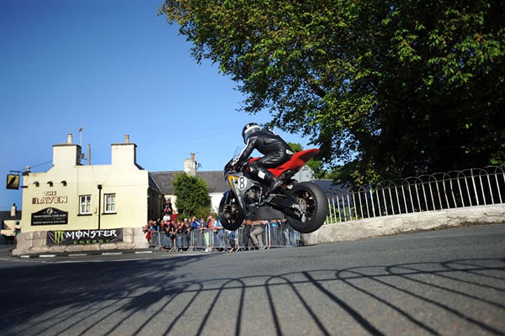 Guy Martin Ballaugh Bridge TT 2010 3rd Practice - click to enlarge