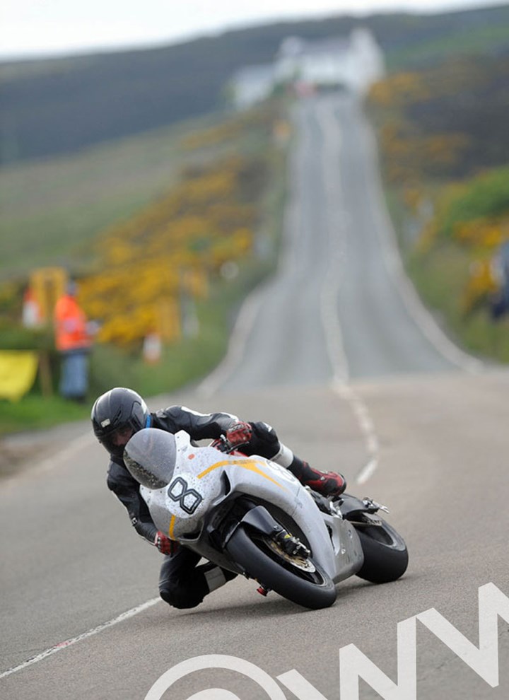 Guy Martin Creg ny Baa TT 2010 2nd Practice - click to enlarge