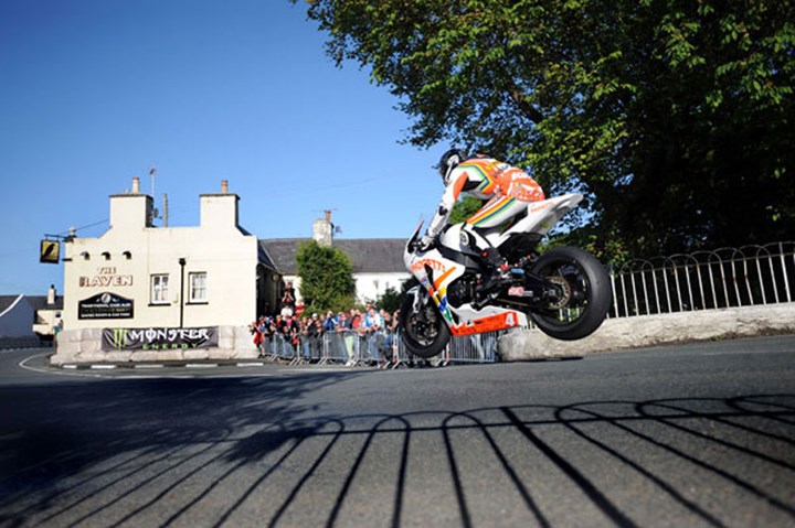 Ian Hutchinson Ballaugh Bridge  TT 2010 - click to enlarge