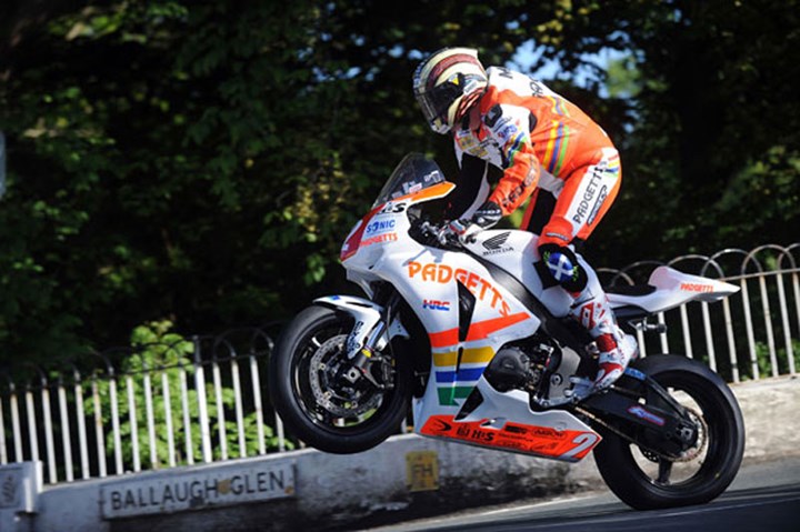 John McGuinness Superstock Ballaugh Bridge TT 2010 - click to enlarge