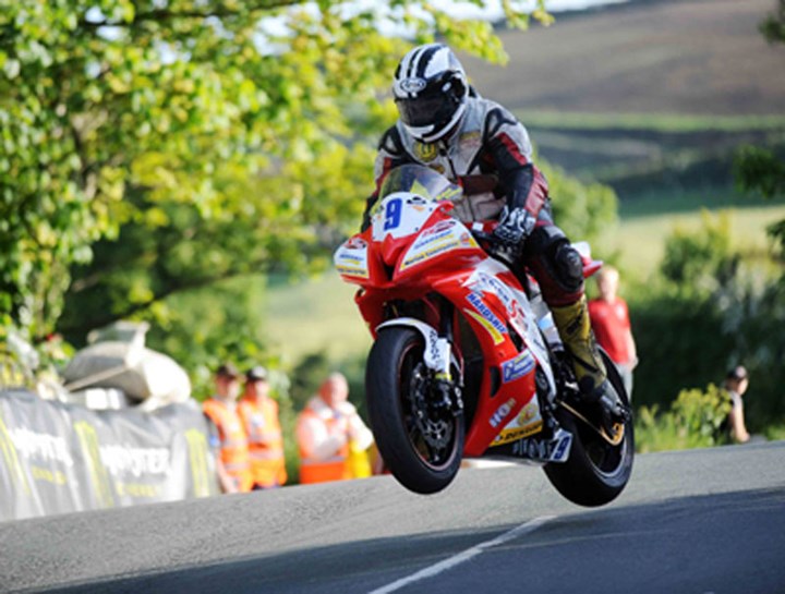 Michael Dunlop Ballaugh Bridge TT 2010 - click to enlarge