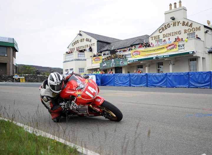 Michael Dunlop Superstock Creg ny Baa TT 2010 - click to enlarge