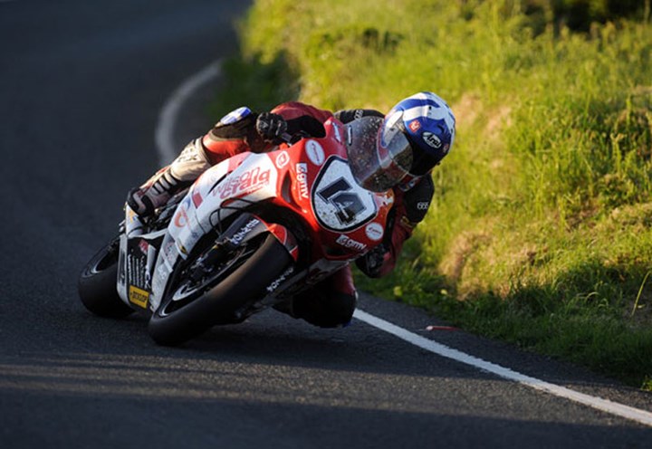 Keith Amor Tower Bends TT 2009 Superbike Practice  - click to enlarge