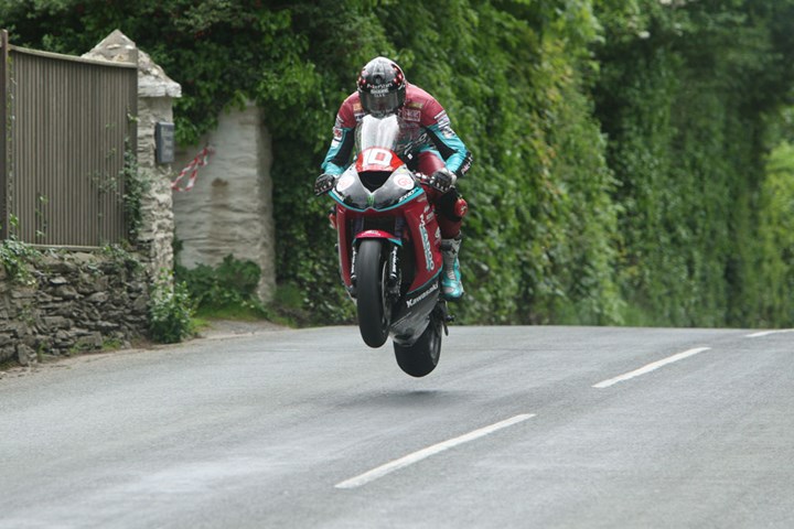 Conor Cummins Ballacrye Superstock TT 2010 - click to enlarge