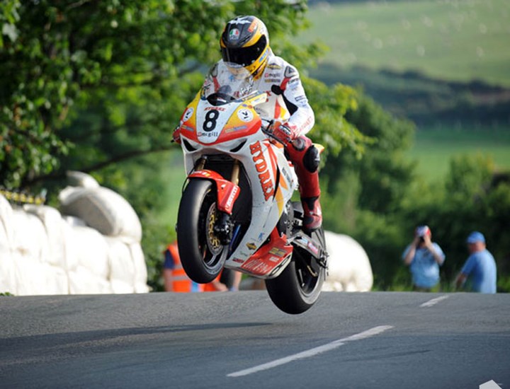 Guy Martin Ballaugh Bridge TT 2009 Superbike Practice  - click to enlarge