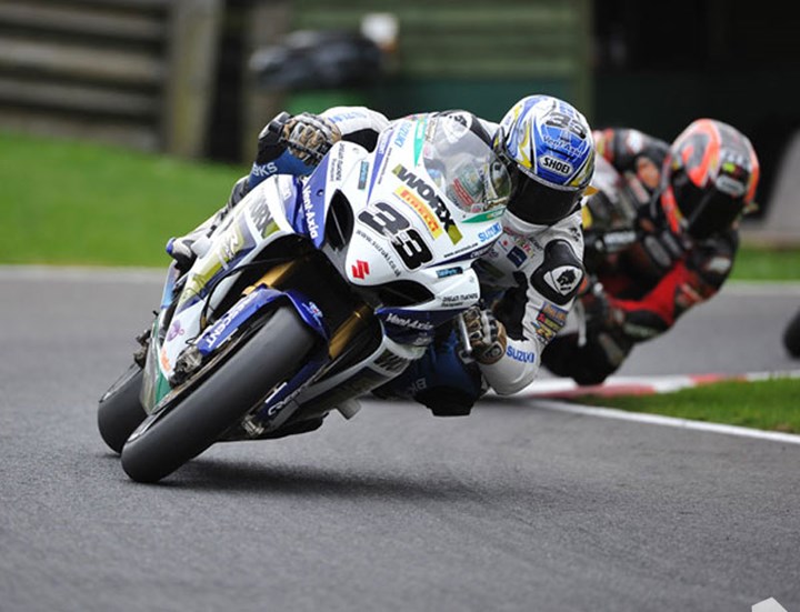 Hill and Kiyonari at Cadwell Park BSB 2010 - click to enlarge