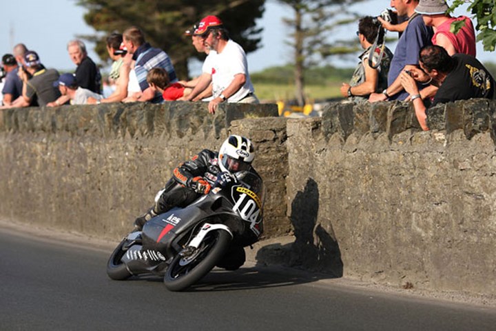 Robert Dunlop Steam Packet Post TT 125cc race 2006 - click to enlarge