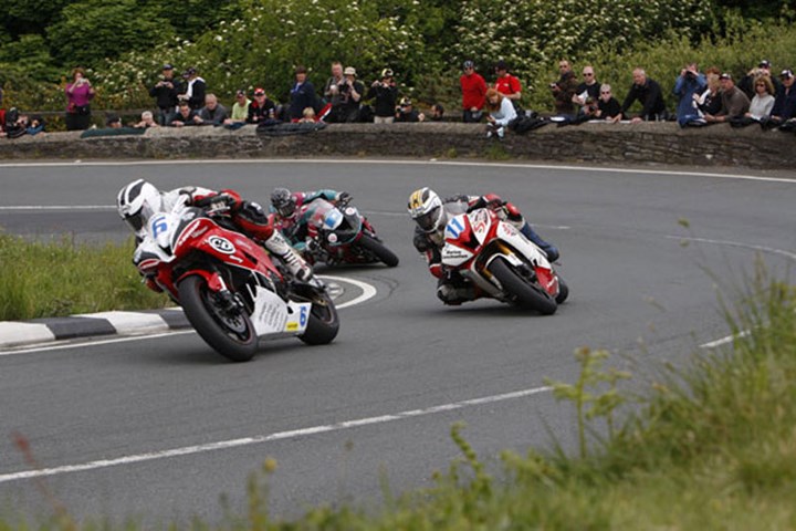 Dunlop Brothers & Cummins Gooseneck TT 2009 Supersport Race - click to enlarge