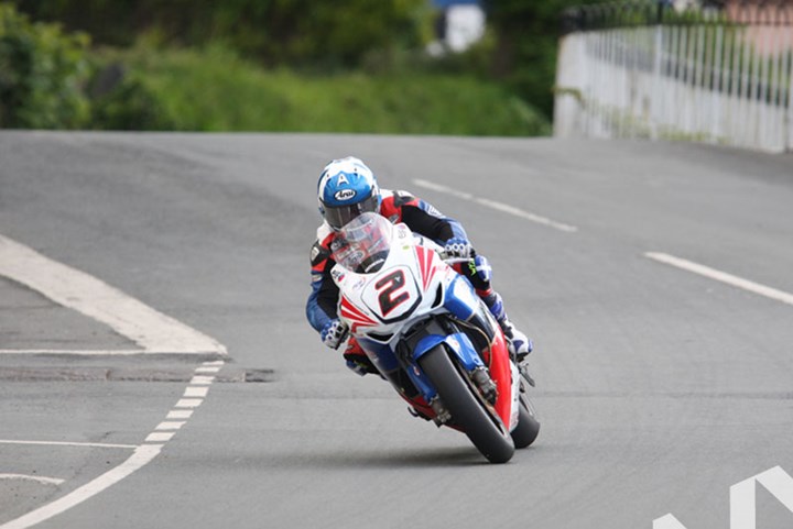 Keith Amor TT 2011 Ballaugh - click to enlarge