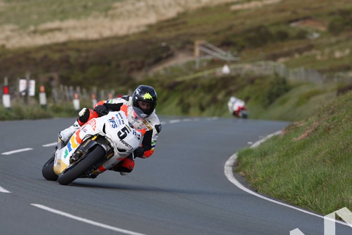 Bruce Anstey TT 2011 Guthries - click to enlarge