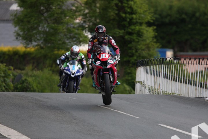 Conor Cummins/Dan Kneen TT 2011 Ballaugh - click to enlarge