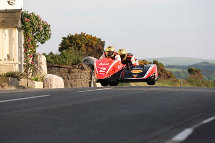 Dave Molyneux Dan Sayle Rhencullen TT 2009 - click to enlarge