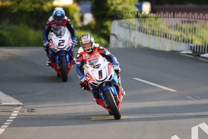 John McGuinness/Keith Amor TT 2011 Ballaugh - click to enlarge