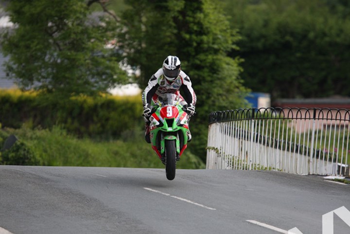 Michael Dunlop TT 2011 Ballaugh - click to enlarge