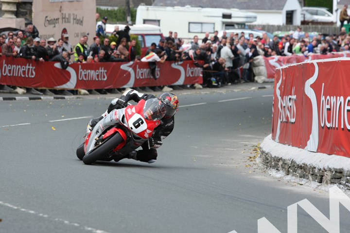 Cameron Donald TT 2011 Superbike Race Ginger Hall - click to enlarge