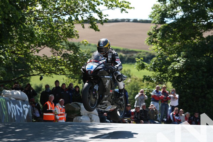 Guy Martin TT 2011 Supersport 1 Race Ballaugh Bridge - click to enlarge