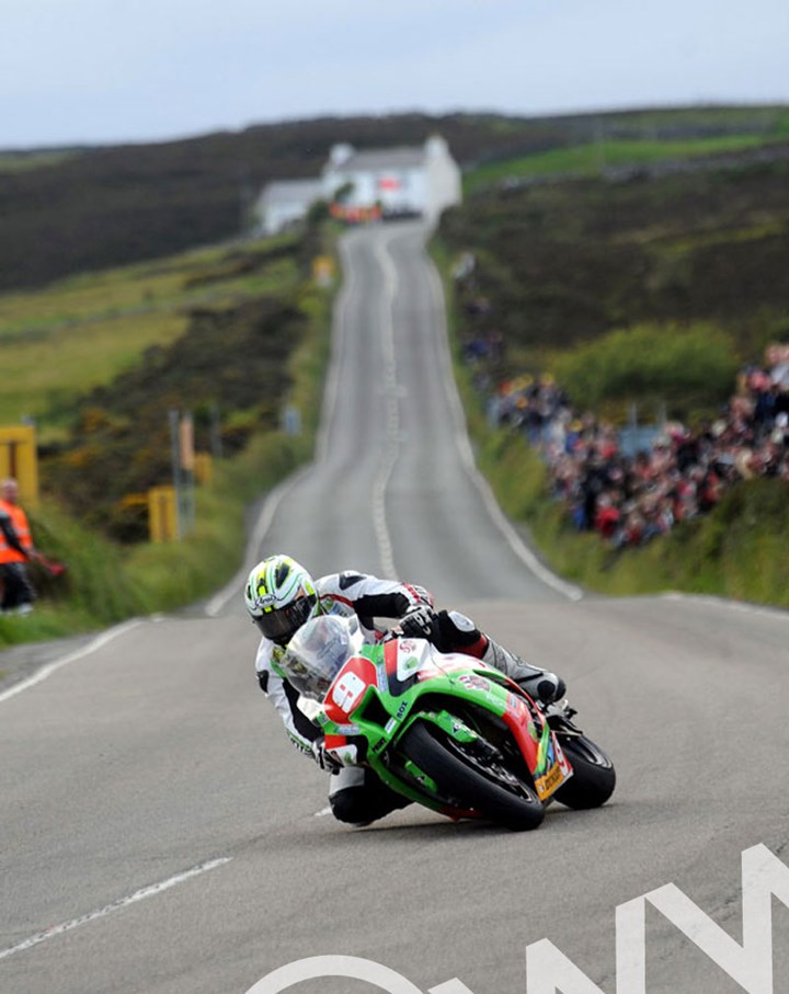 Michael Dunlop TT 2011 Superstock Creg ny Baa - click to enlarge