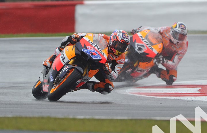 Stoner Dovizioso (2) British MotoGP 2011 Silverstone - click to enlarge