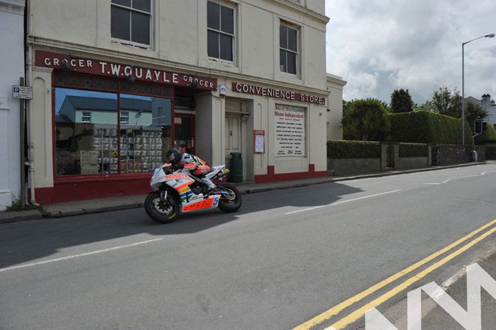 Bruce Anstey TT 2011 Supersport Kirk Michael - click to enlarge