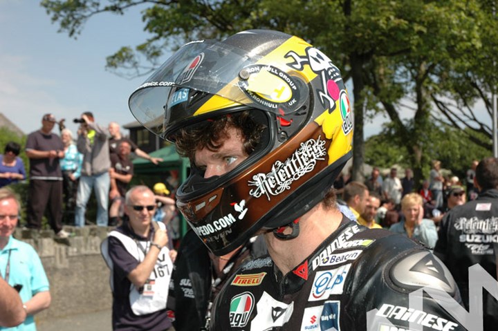 Guy Martin TT 2011 Start line - click to enlarge