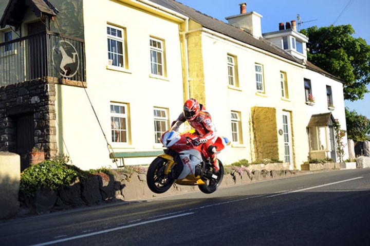 Gary Johnson Rhencullen Supersport Practice TT 2009  - click to enlarge