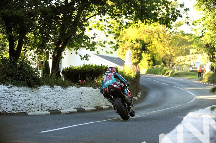 Conor Cummins TT 2011 Practice Barregarrow - click to enlarge