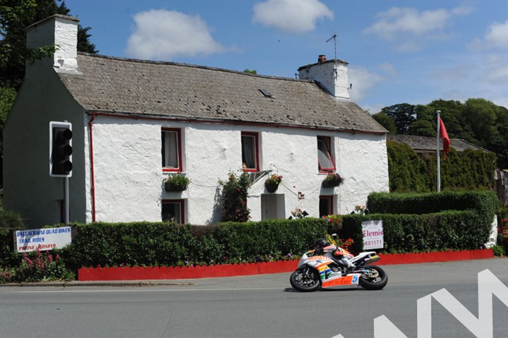 Bruce Anstey TT 2011 Padgetts Honda Supersport at Ballacraine - click to enlarge