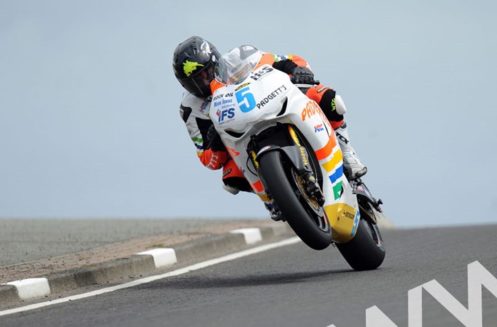 Bruce Anstey North West 200 2011 Black Hill - click to enlarge