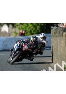 Guy Martin leads M. Dunlop Church Bends Southern 100 2011