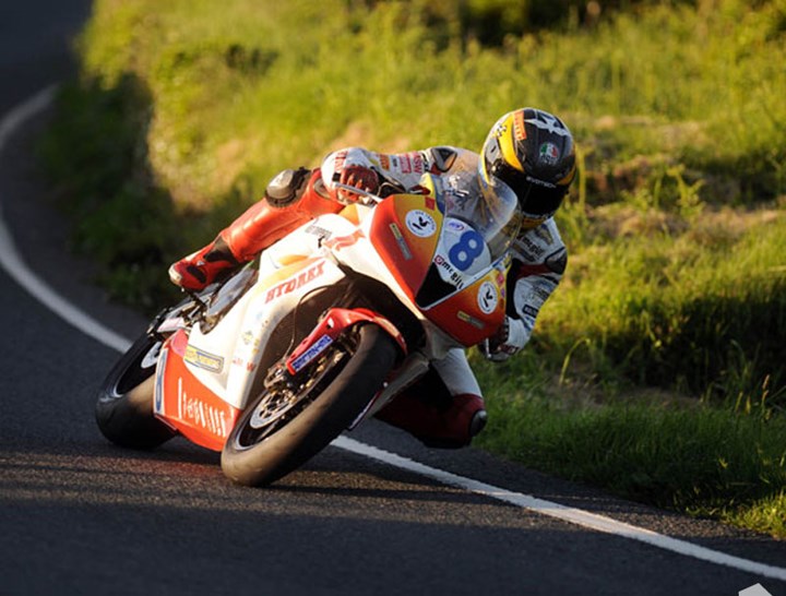 Guy Martin Tower Bends Supersport Practice TT 2009  - click to enlarge