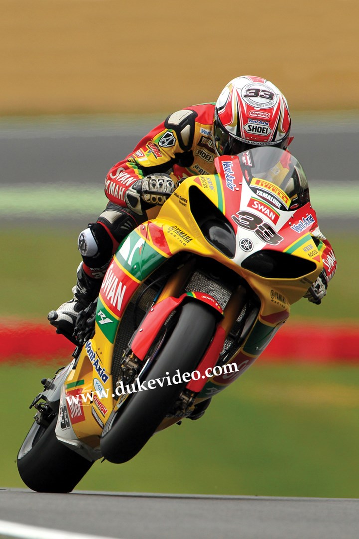 Tommy Hill BSB 2011 exiting Surtees - click to enlarge