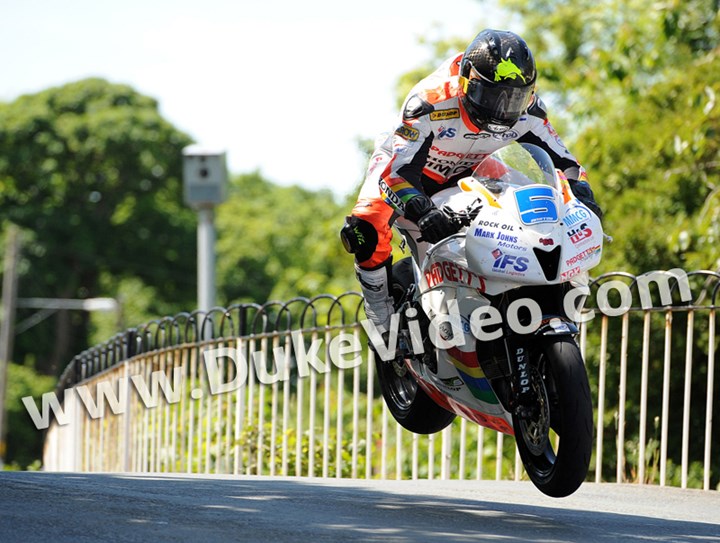 Bruce Anstey TT 2012 Ballaugh - click to enlarge