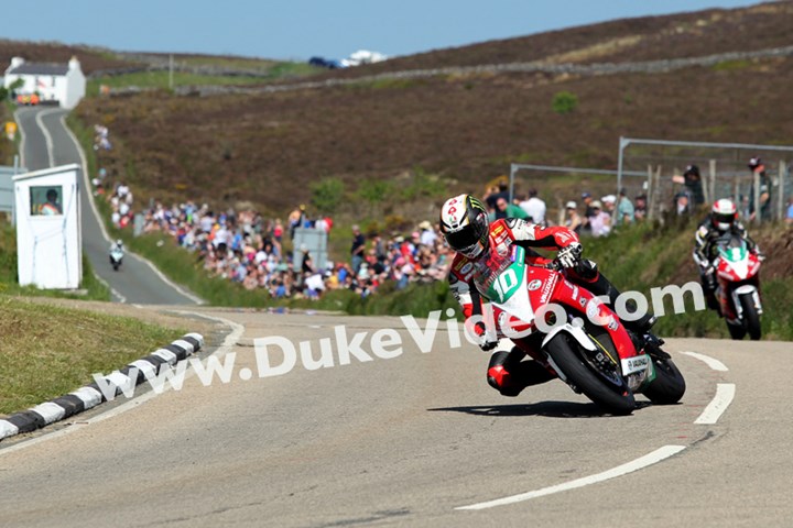 Conor Cummins TT 2013 Lightweight Race - click to enlarge